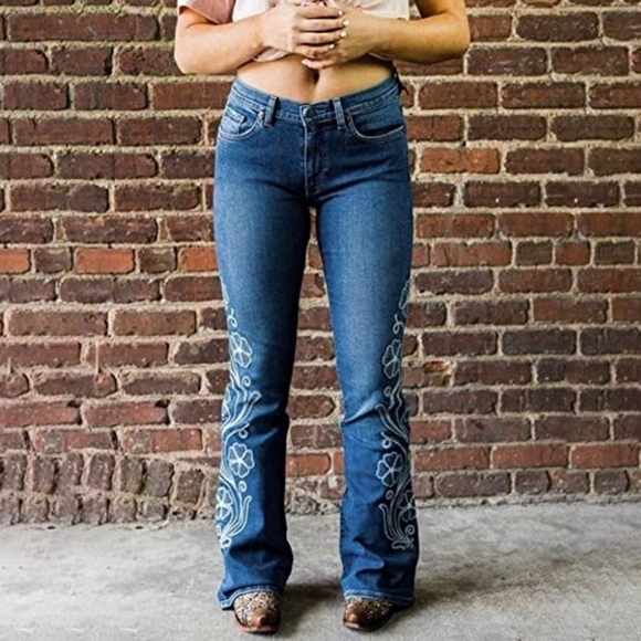 🌸Adorable Embroidered Jeans🌸 - Picture 1 of 9